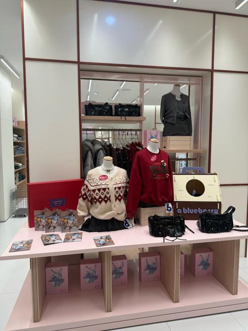 服装行业的春日新声：花惠百服装店引领潮流风尚